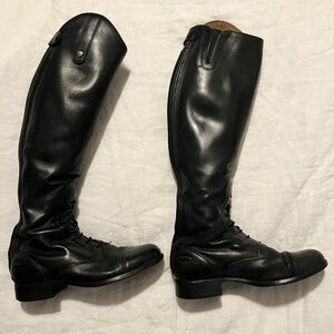 BOOTS, TALL FIELD, ARIAT SIZE 7.5 SLIM, REGULAR HEIGHT