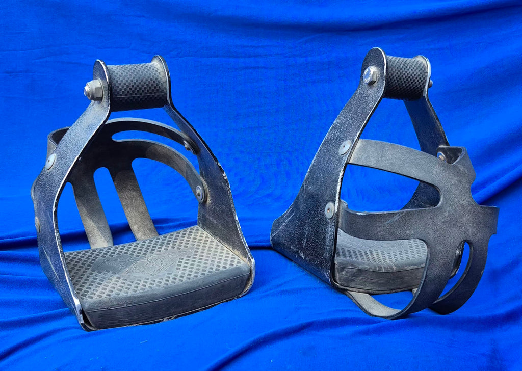 Endurance Trail Stirrups w/Cage