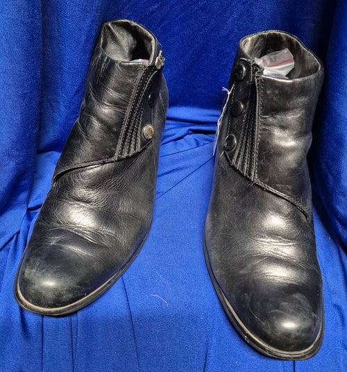 Ariat (women's) style #96305 ankle boots size 8