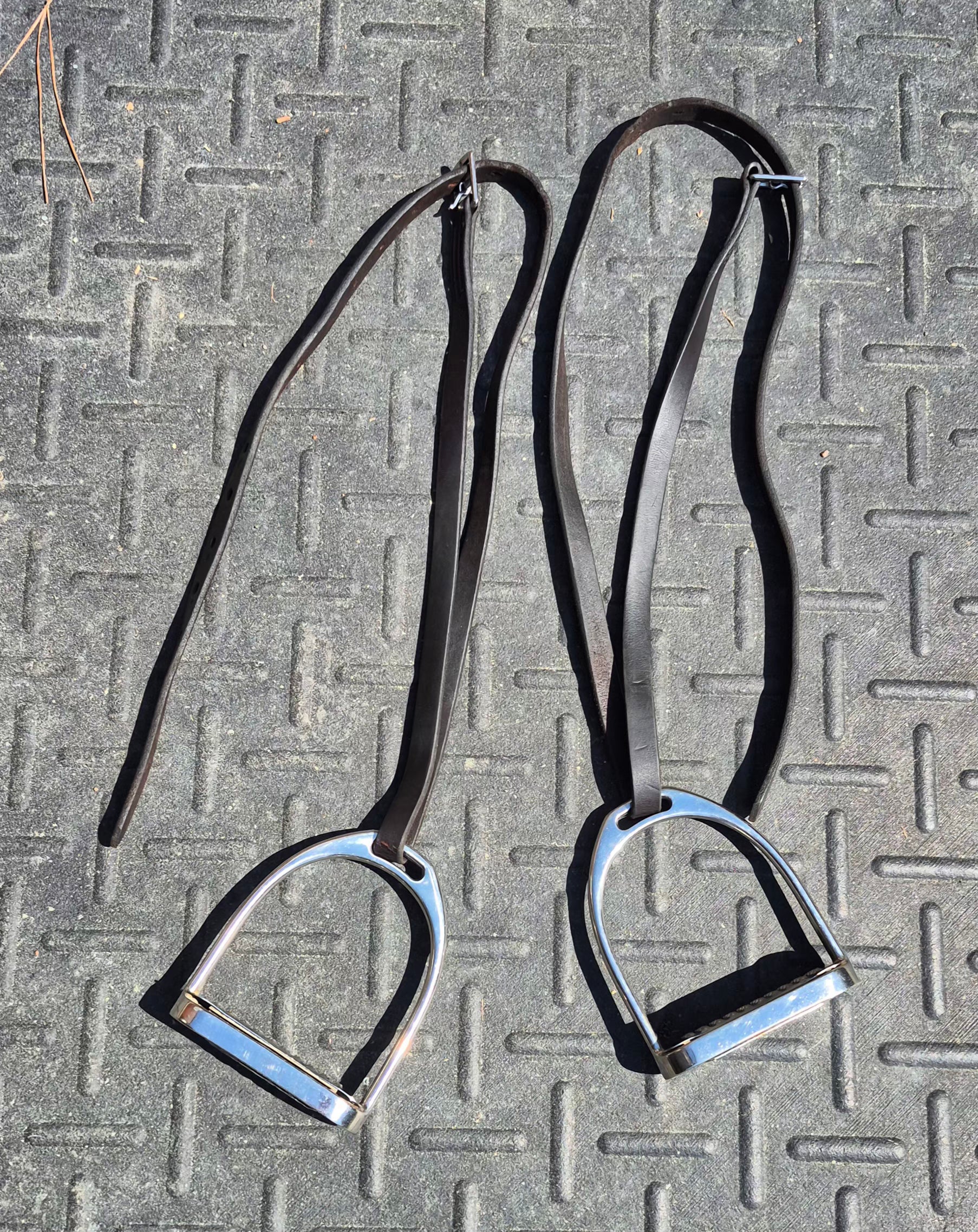 3/4" Wide Leathers (59") with 4.25" irons
