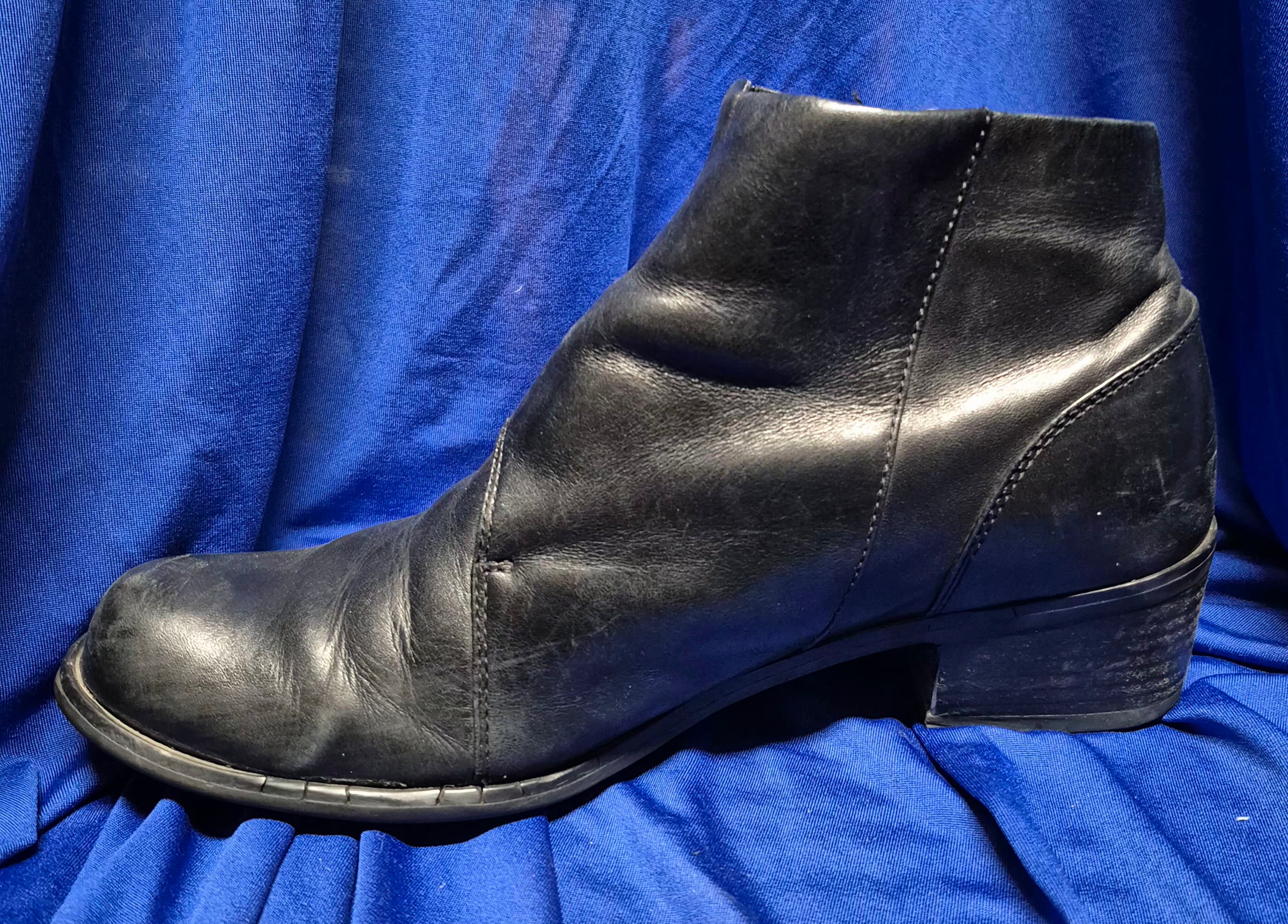 Ariat (women's) style #96305 ankle boots size 8