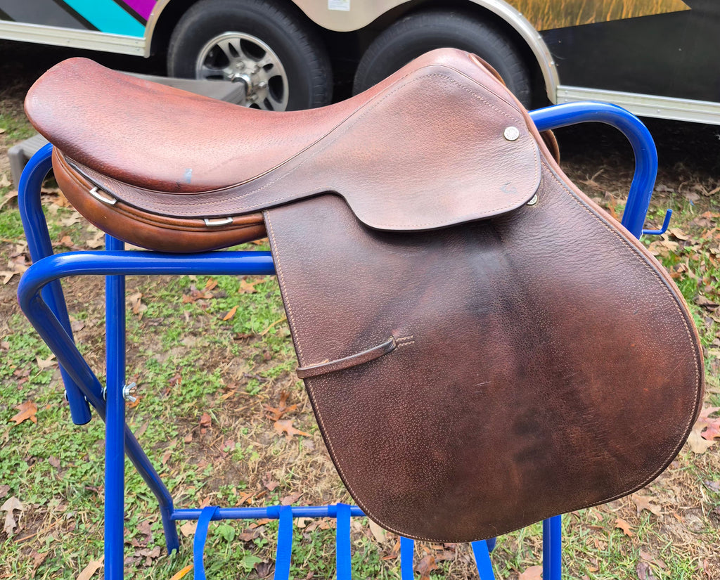 Used Crosby England 16.5" Close Contact Saddle