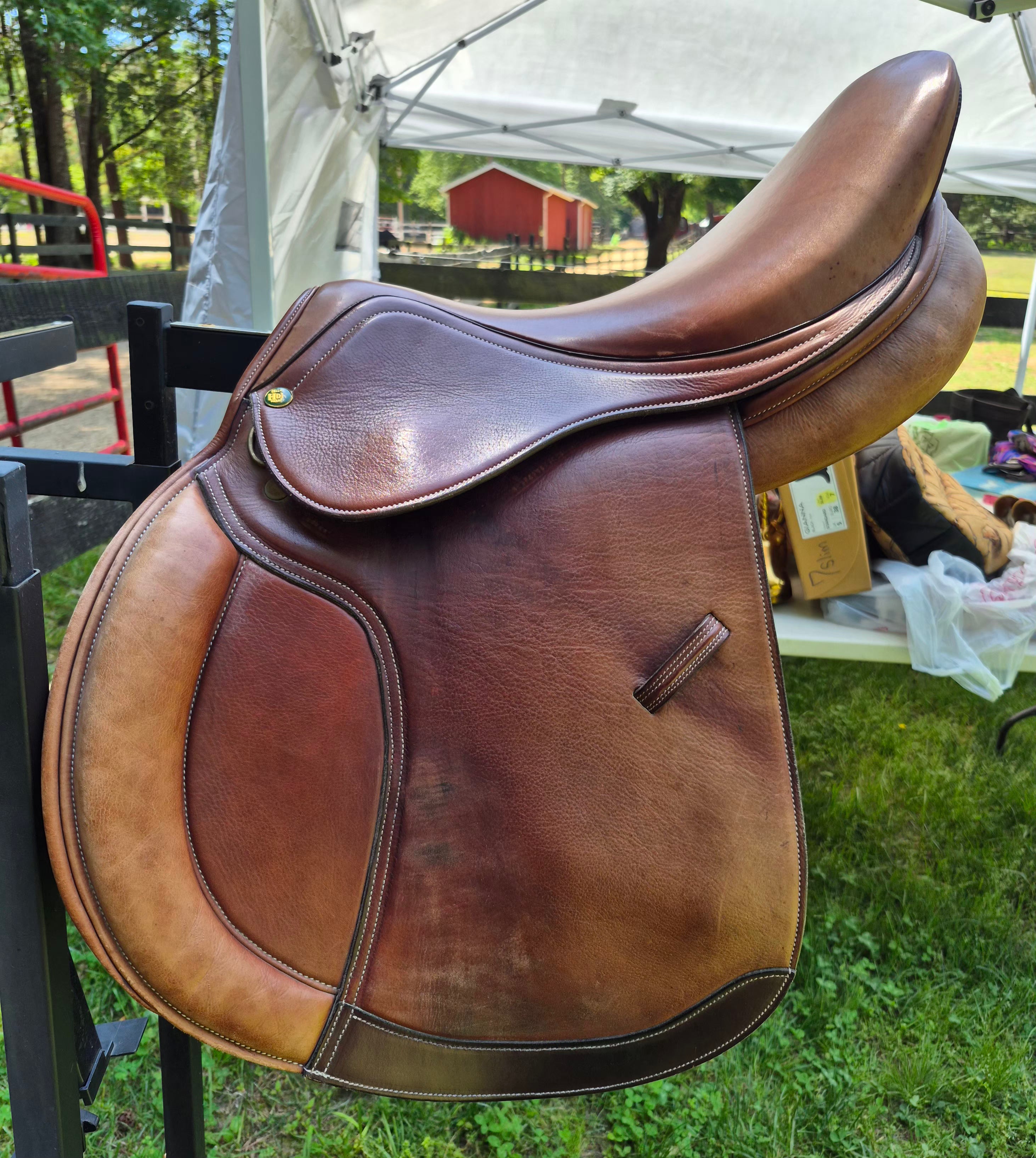 HDR Close Contact Saddle 16.5"