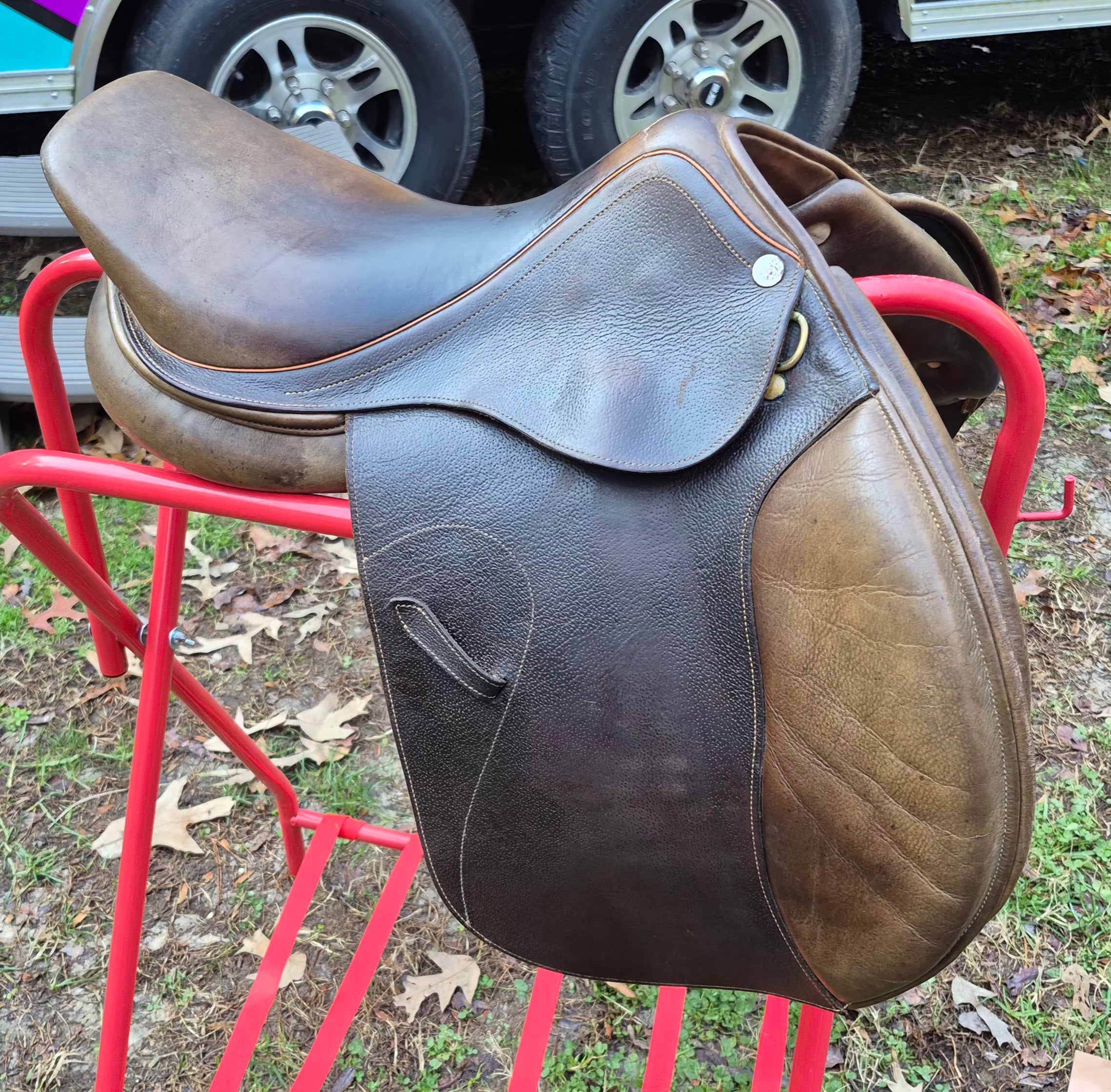 HDR 16.5" Close Contact Saddle