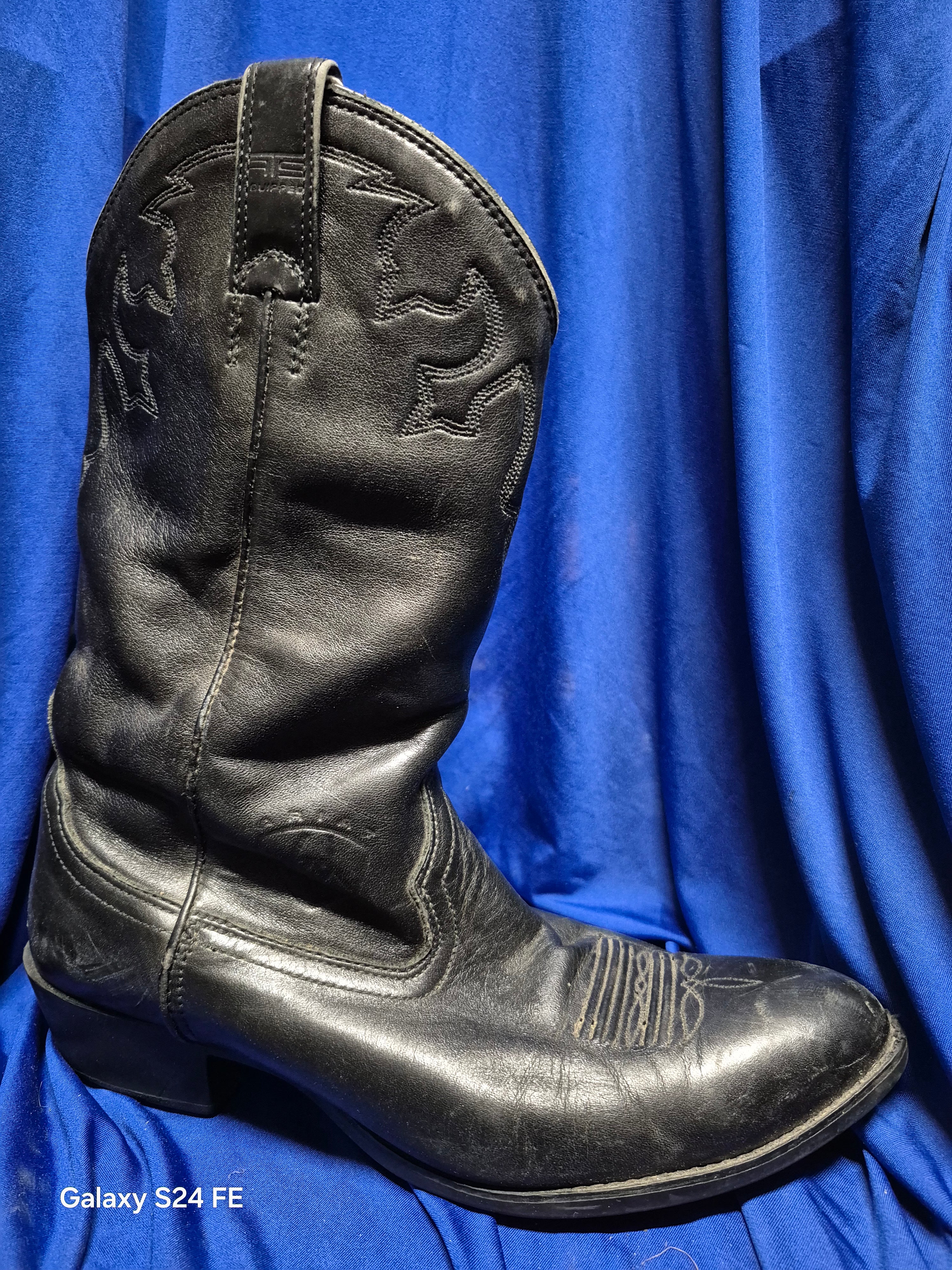 Ariat (men's) style #34201 Embroidered Boots size 10.5