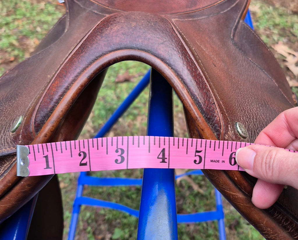 Used Crosby England 16.5" Close Contact Saddle