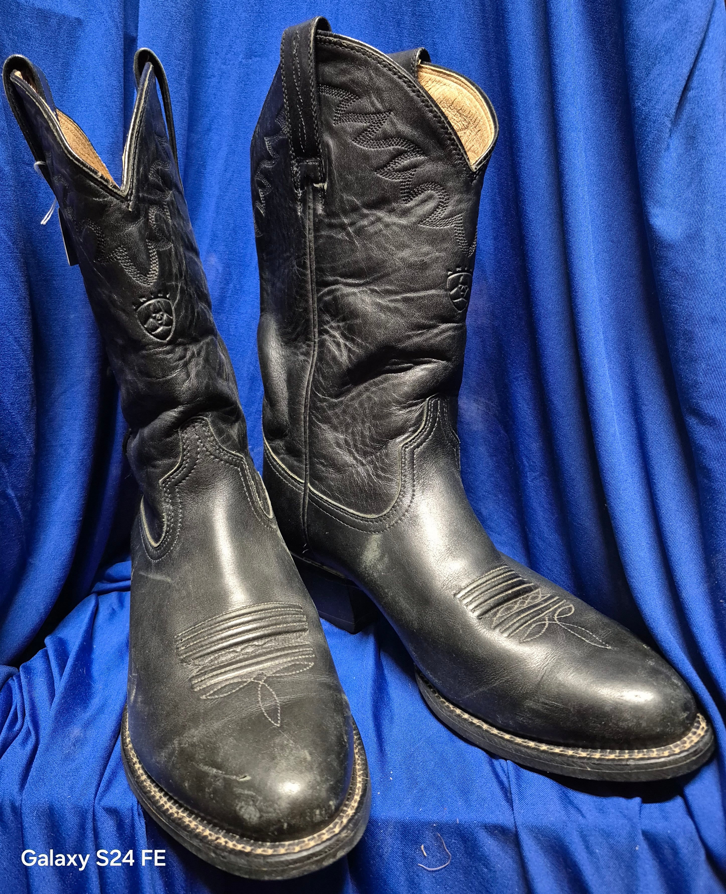 Ariat (men's) style #34601 Western Boots size 8.5EE