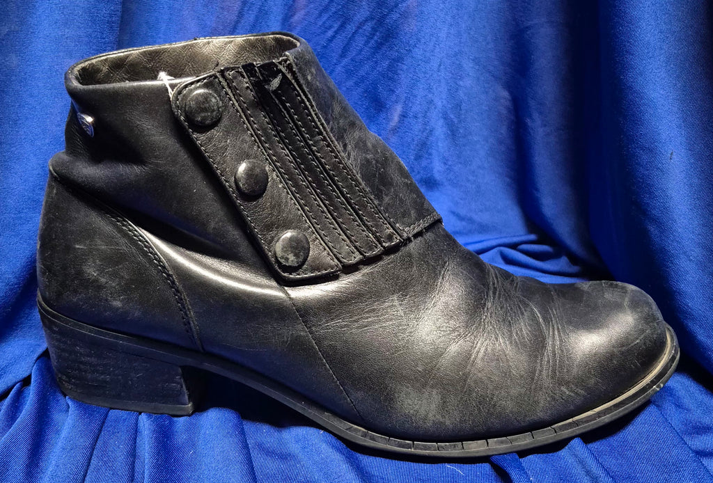 Ariat (women's) style #96305 ankle boots size 8