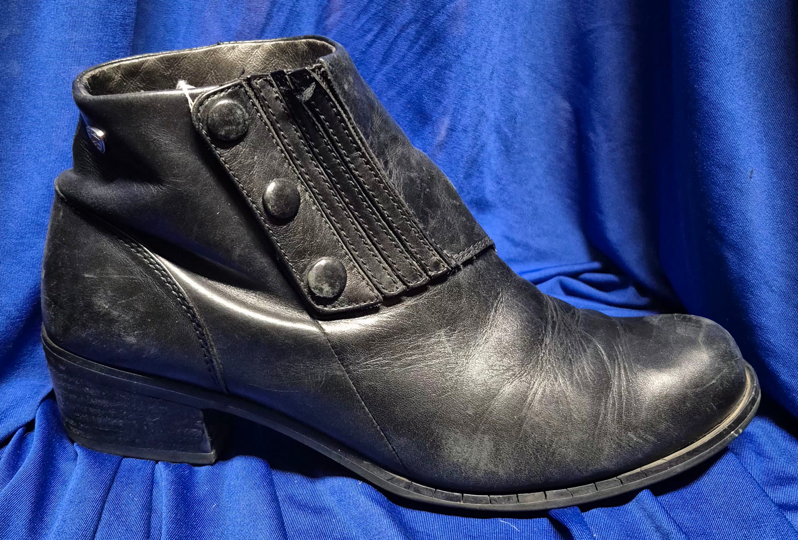 Ariat (women's) style #96305 ankle boots size 8