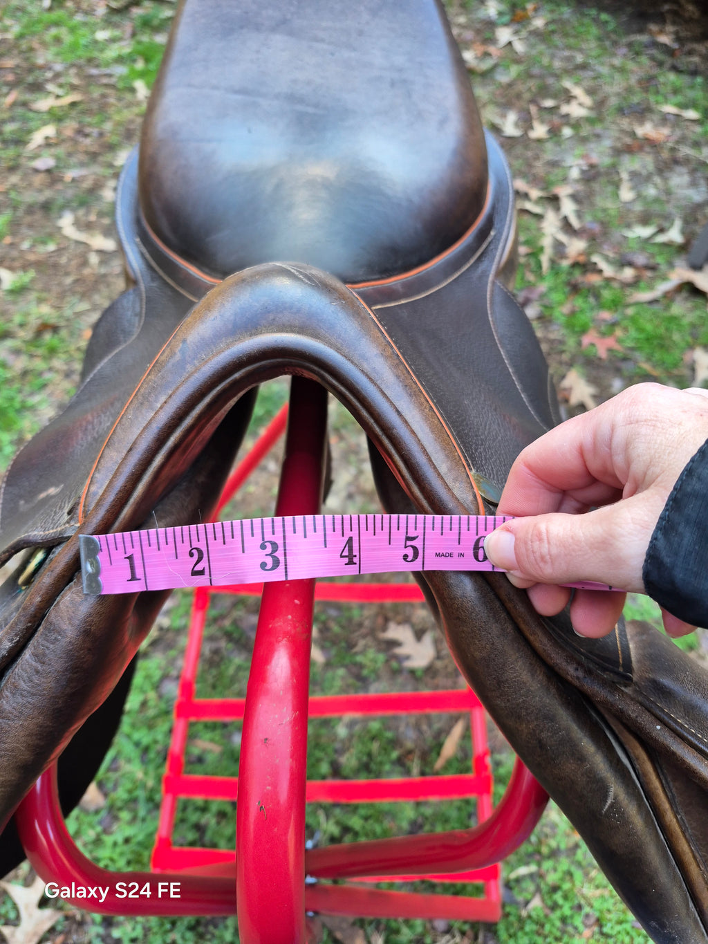 HDR 16.5" Close Contact Saddle
