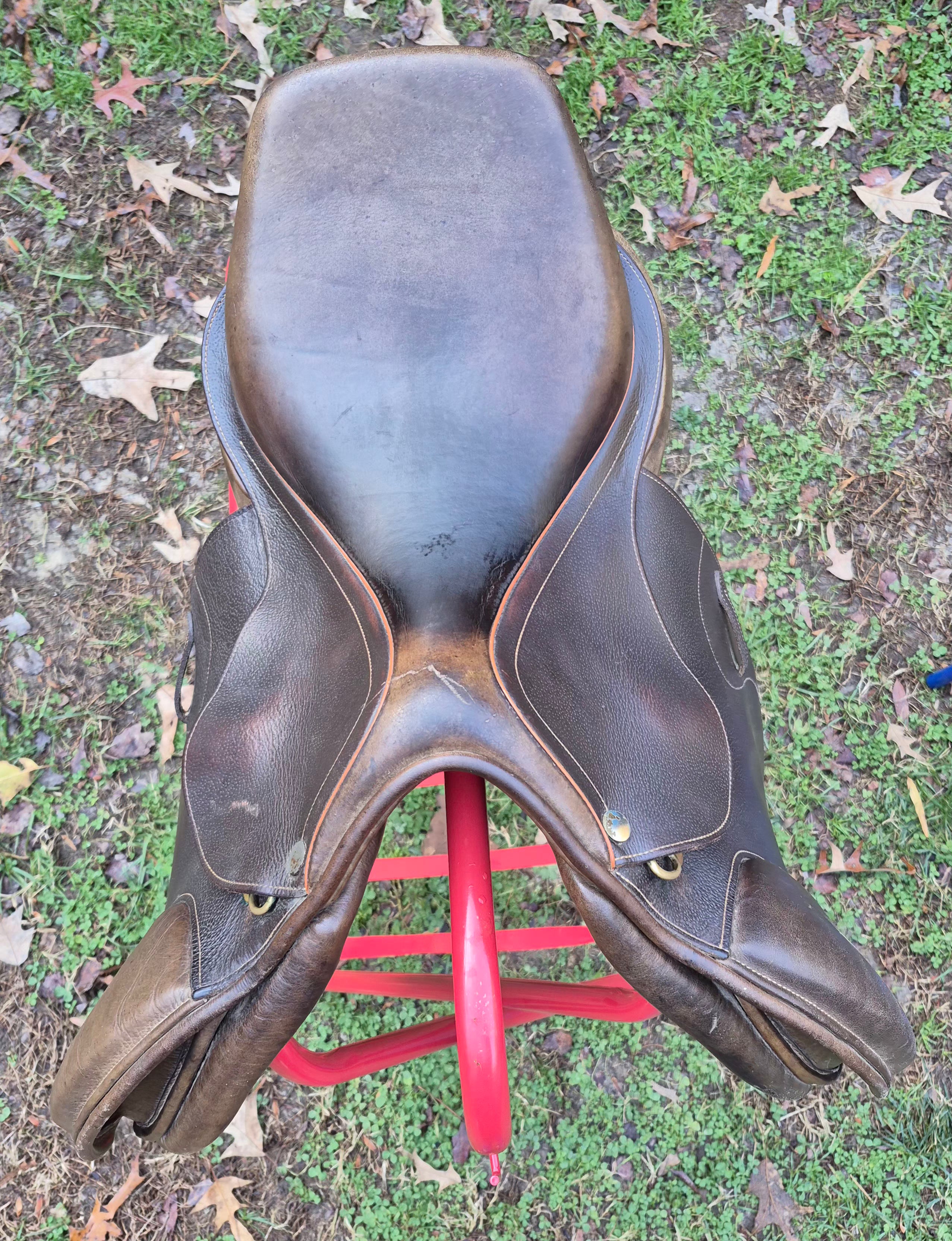 HDR 16.5" Close Contact Saddle
