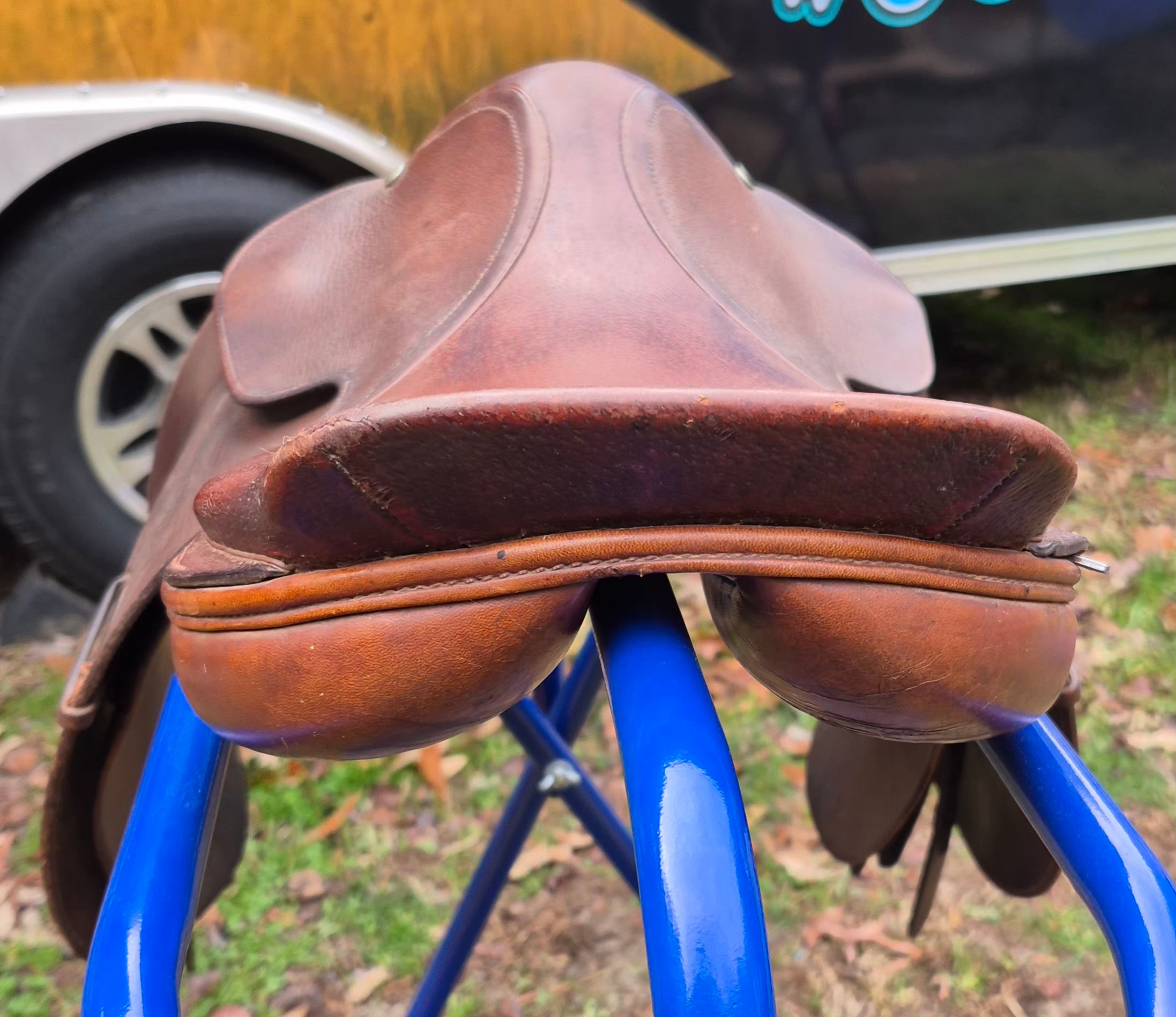 Used Crosby England 16.5" Close Contact Saddle