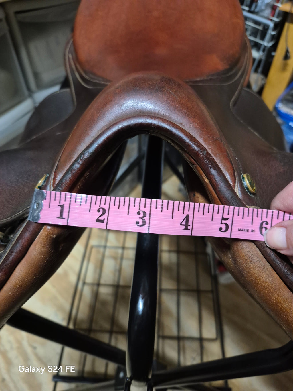 HDR 16" Close Contact Saddle with leathers/irons