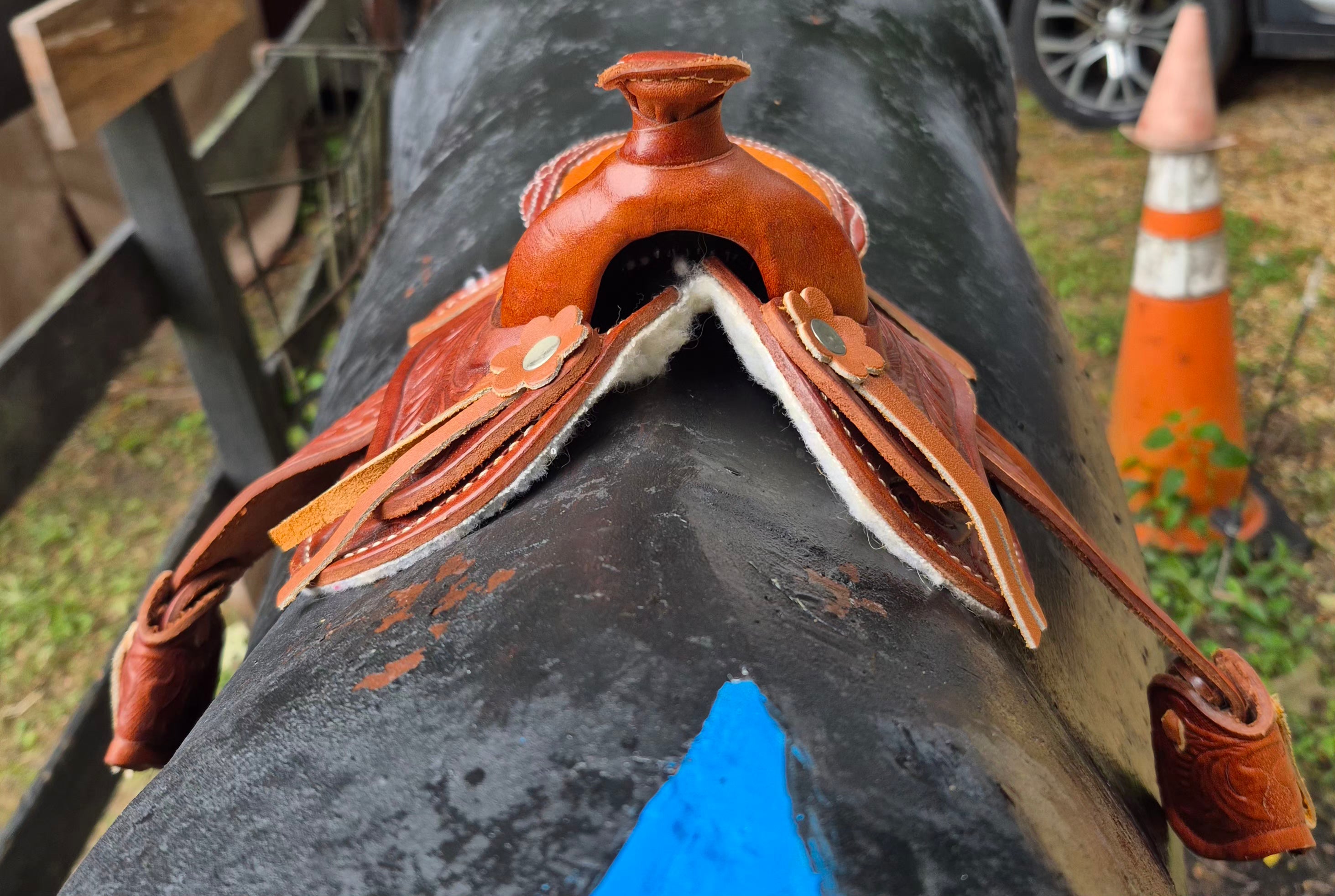 Hand Tooled Leather 5" Western Saddle (DISPLAY PURPOSES)