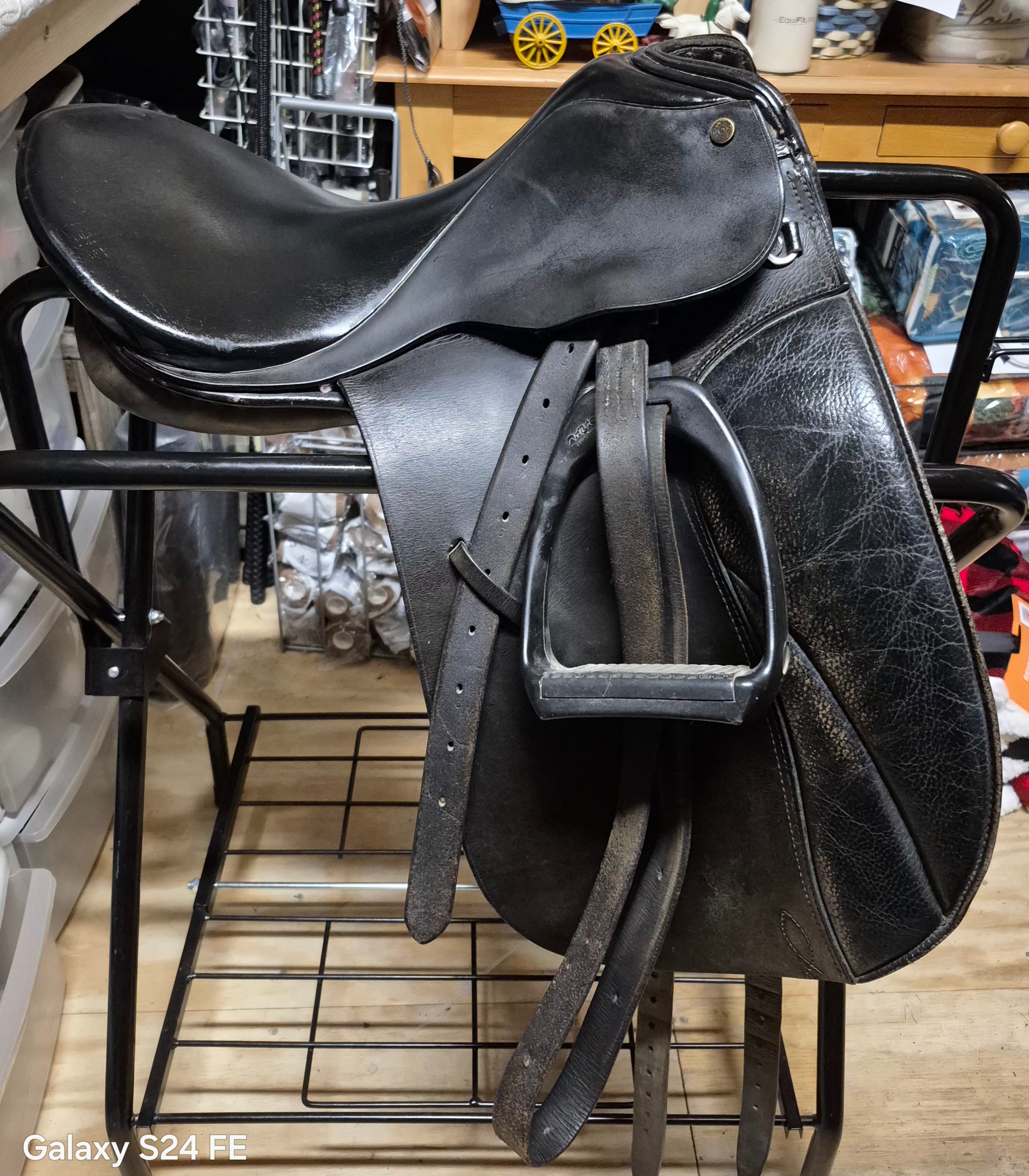Collegiate 16.5" Dressage Saddle with leathers/4.5" irons