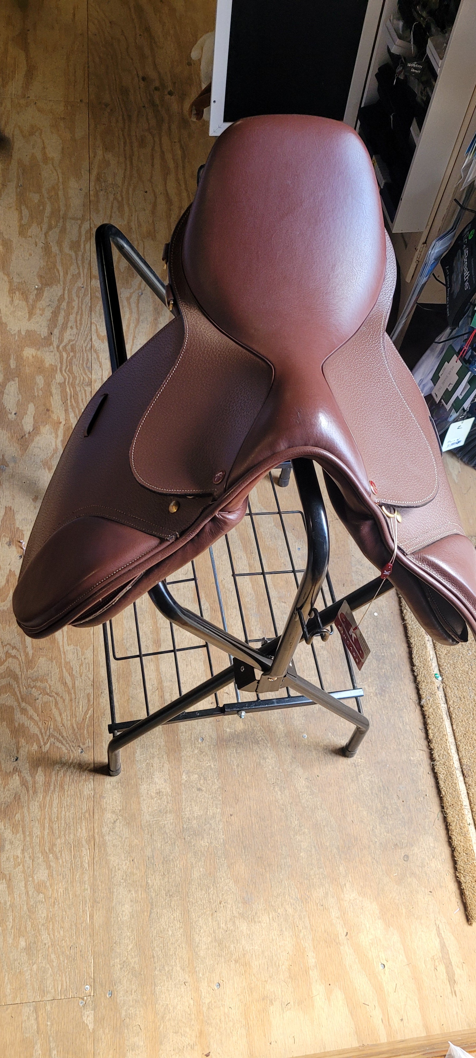 Kincade close contact english saddle
