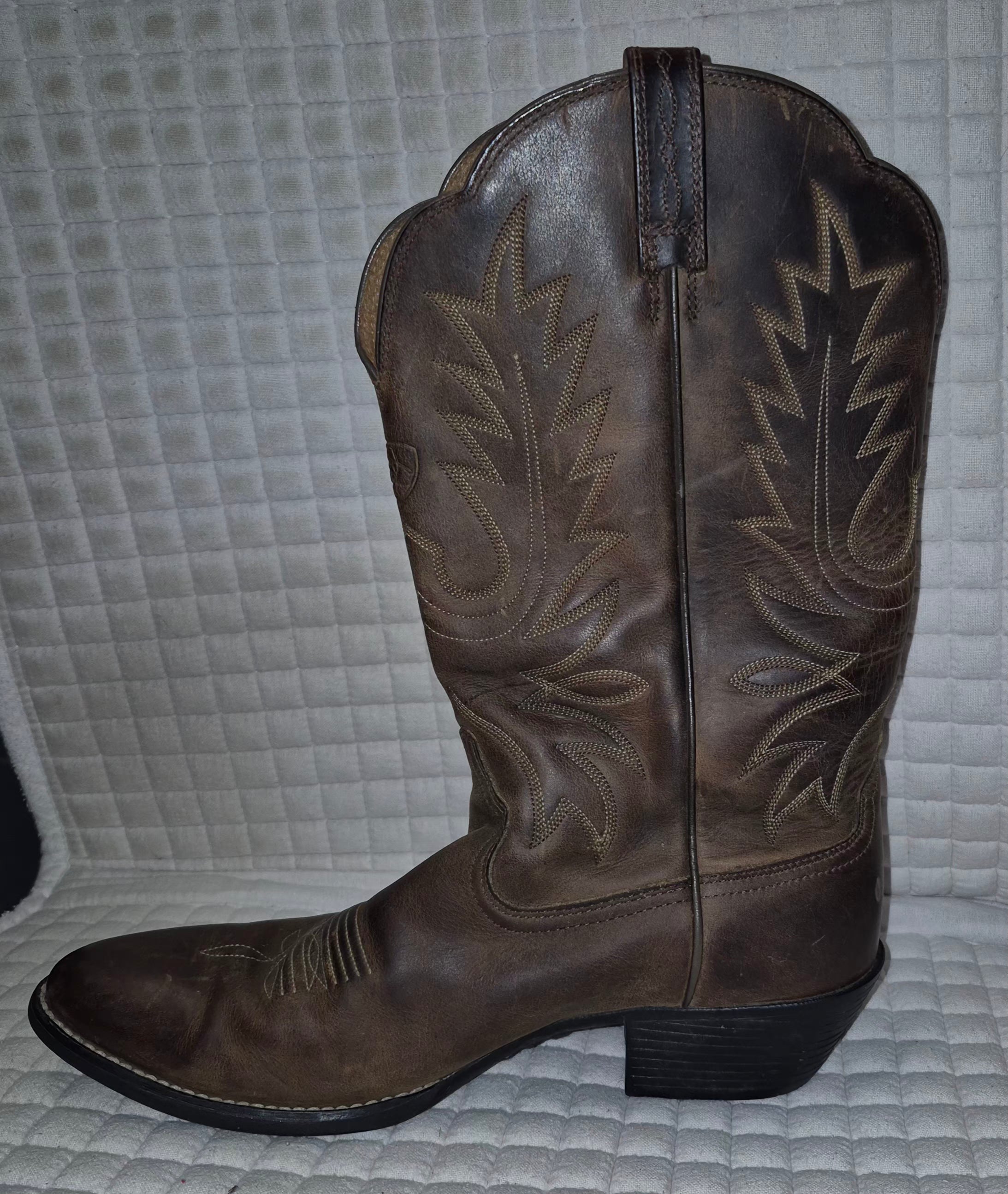 Ariat (women's) Heritage R Toe Western Boots