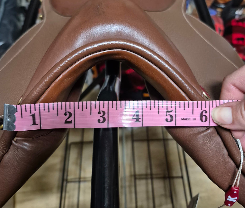 NWT Kincade Close Contact Saddle 16.5" W