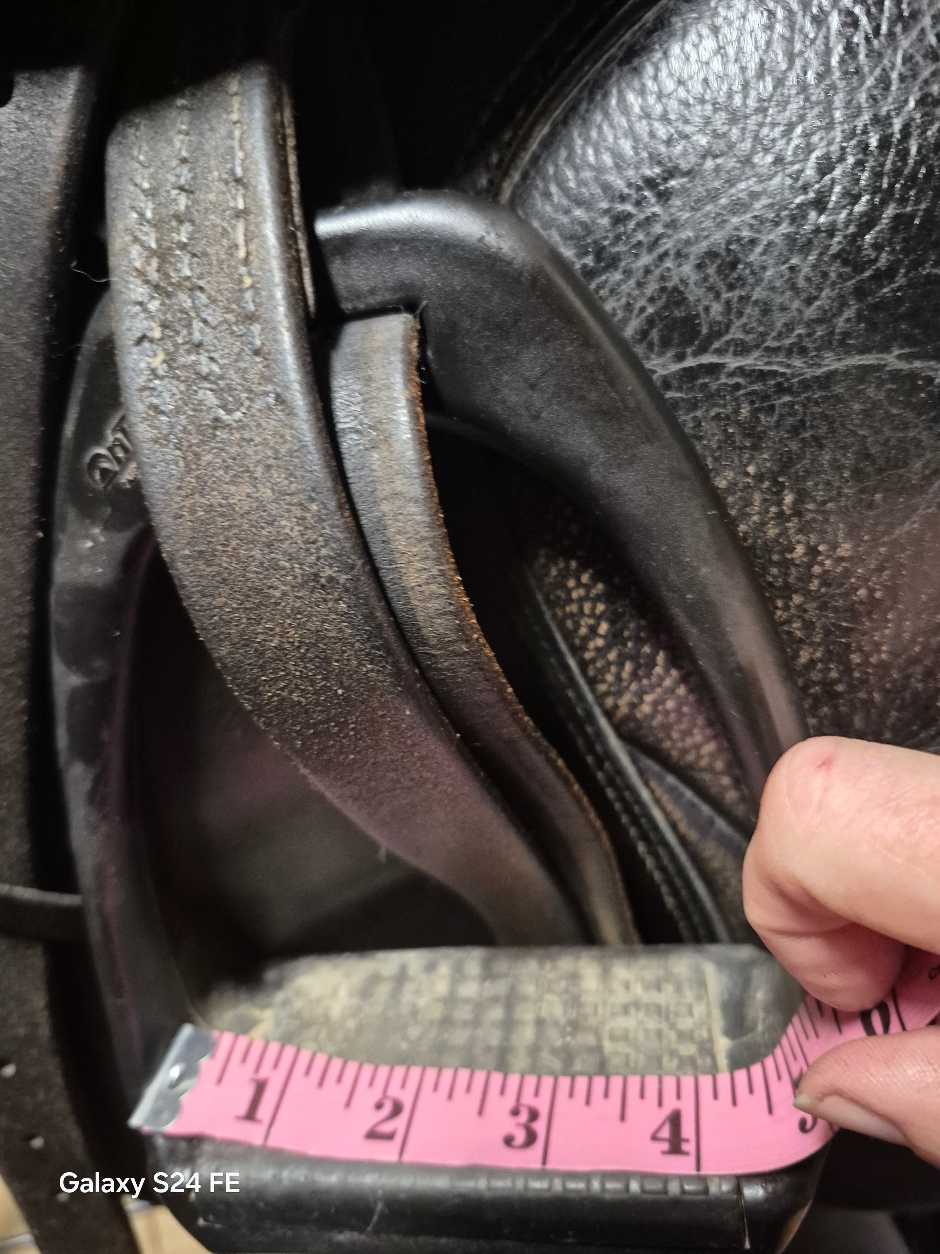 Collegiate 16.5" Dressage Saddle with leathers/4.5" irons